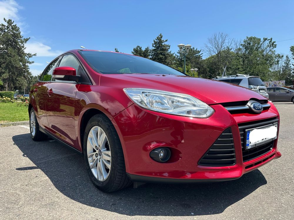 Ford Focus sedan 2012 1.0 l Ecoboost