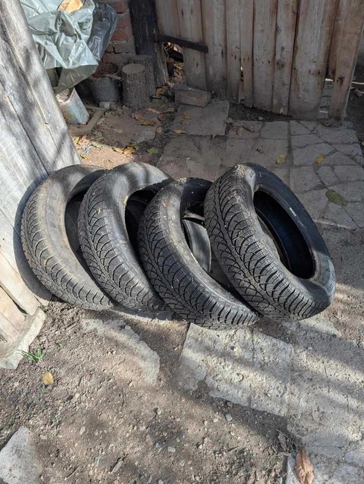 Продавам 4 броя гуми в много добро състояние.