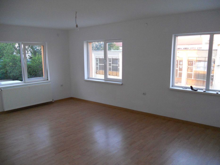 garsoniera ap, 3 camere (100 mp), et 2 in imobil privat, zona Lisimed