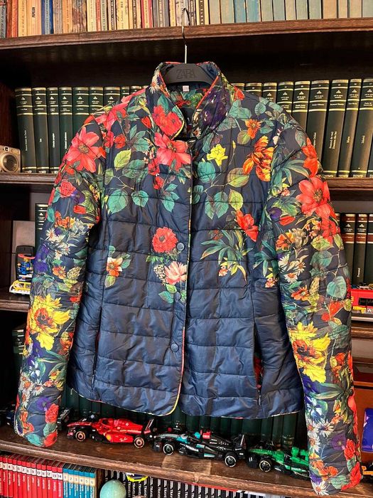 Geaca matlasata cu flori