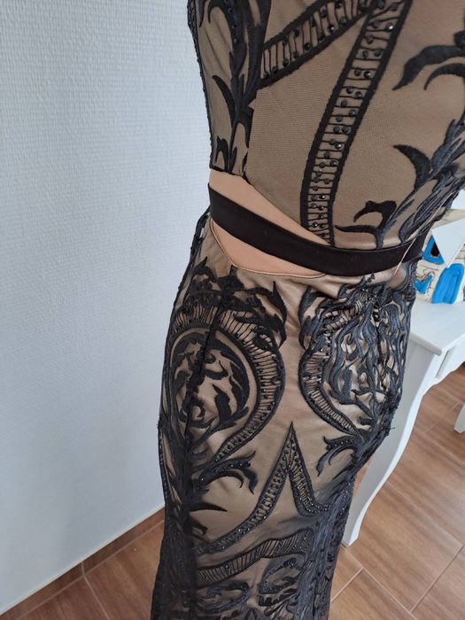 Официална черна рокля с камъчета и бродерия