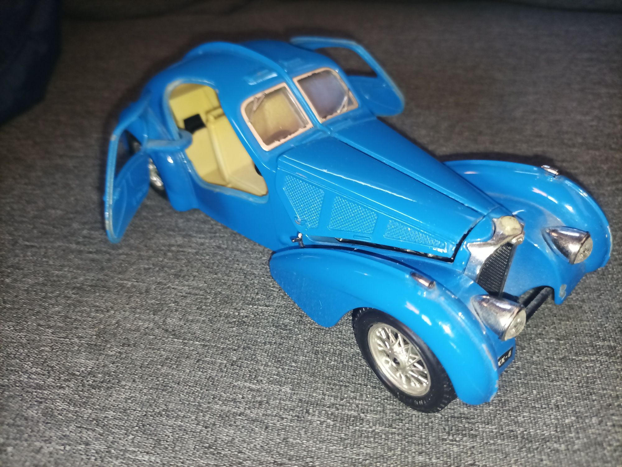 Продавам Bugatti Atlantic 1936 1/24 Burago