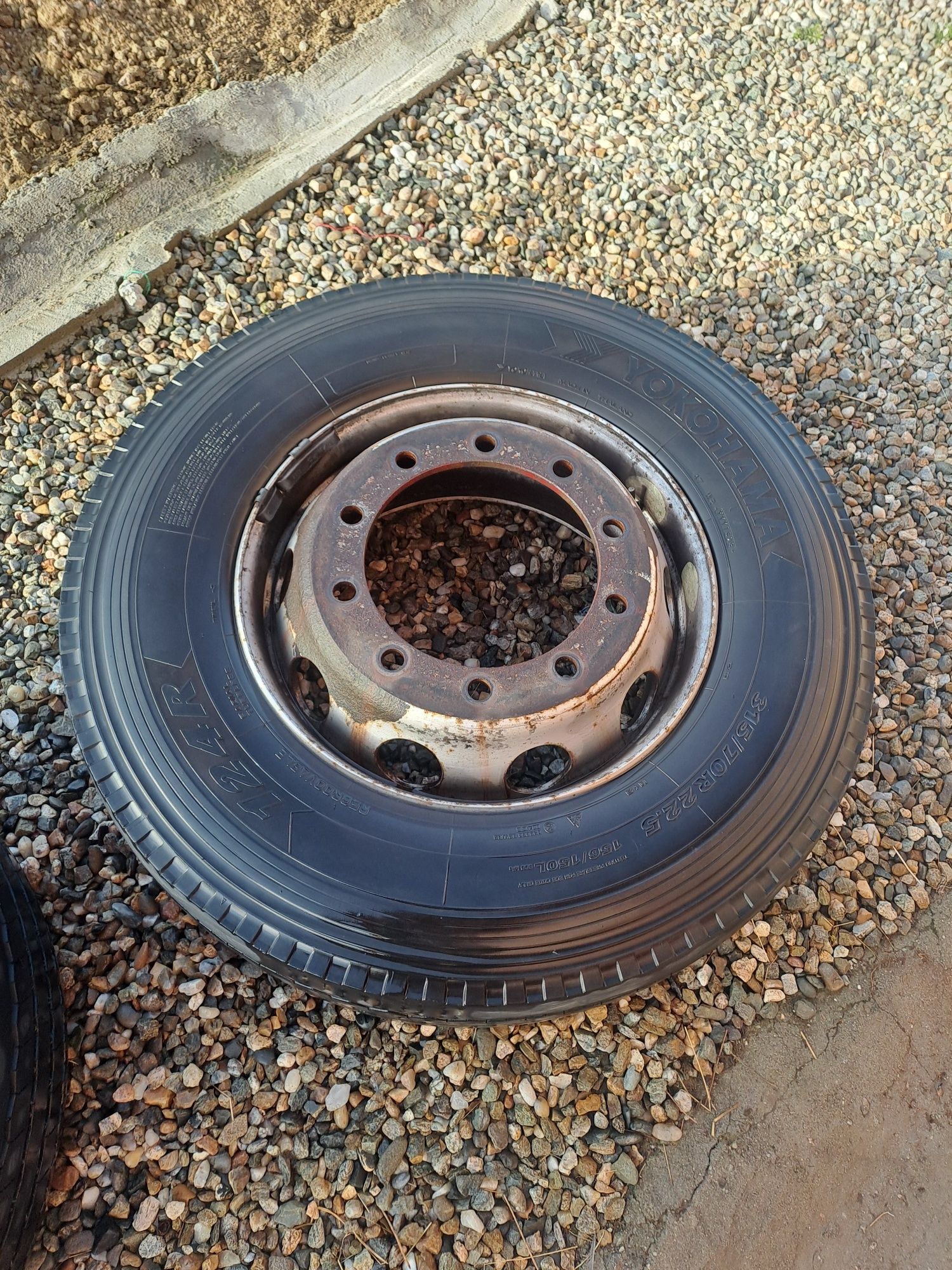 Vand anvelope directie camion 315/70/22.5