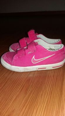 Adidaşi NIKE unisex de culoare rosie