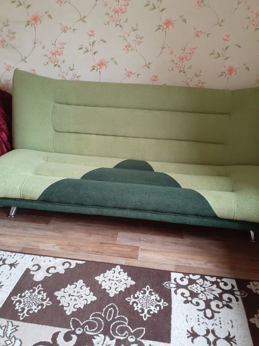 Продам шкаф и диван.