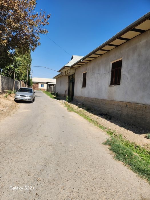Zangiota boʻzsuv. Markazida 4.9sotik 2ta kotta xona.xona