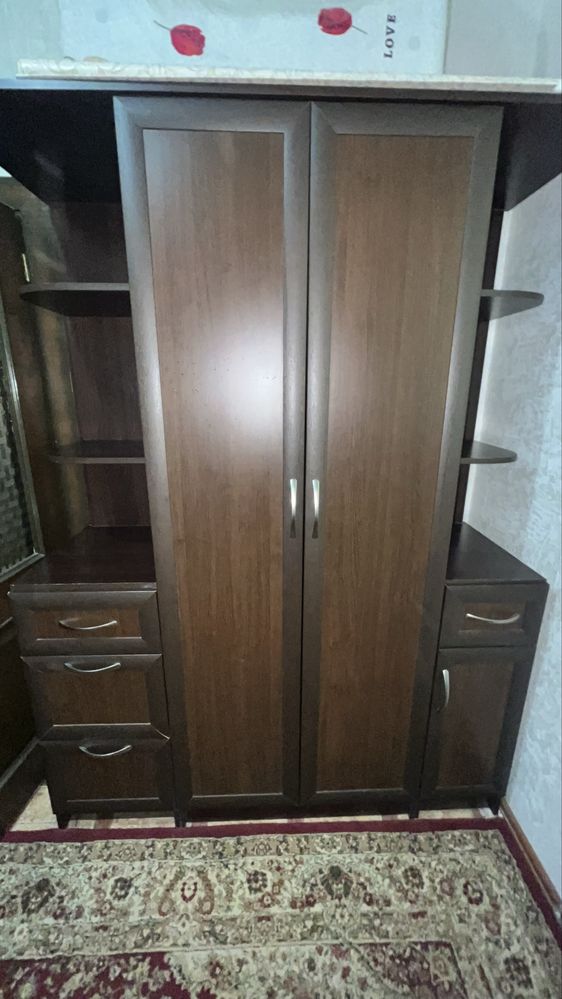 СРОЧНО продам прихожий шкаф