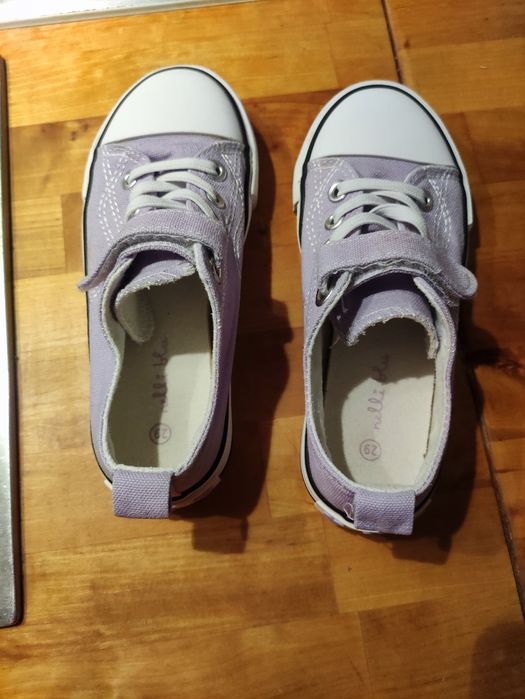 Платенки, цвички и плетени пантофи