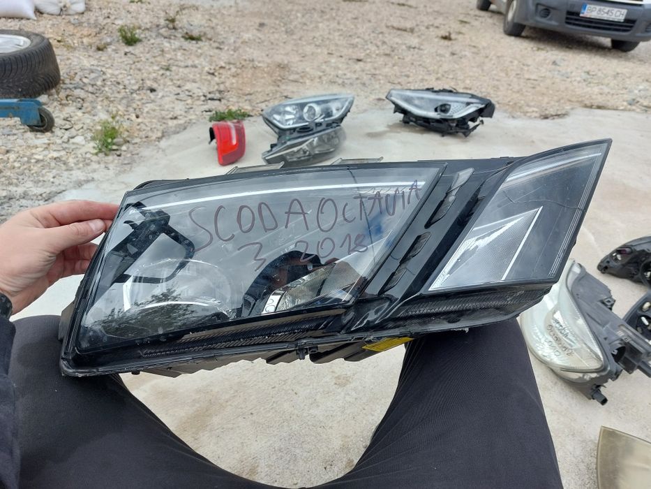 Ляв фар Scoda OCTAVIA 3 2018г.
