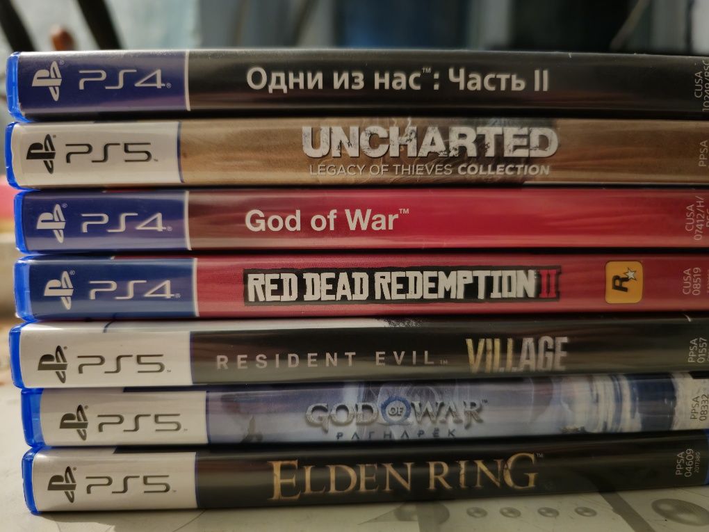 Диски Ps4 и Ps5.