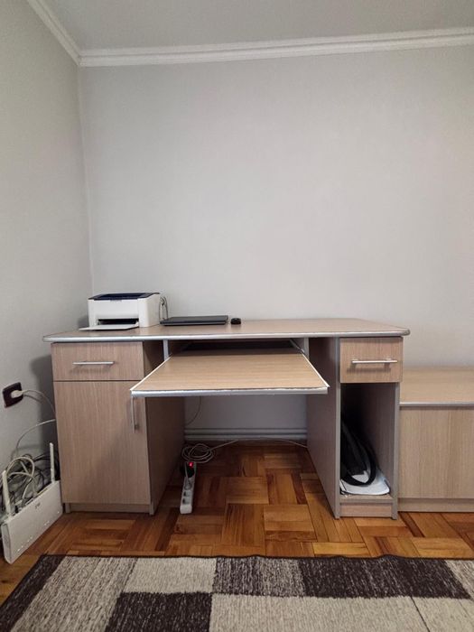 Birou din lemn cu sertare si dulap