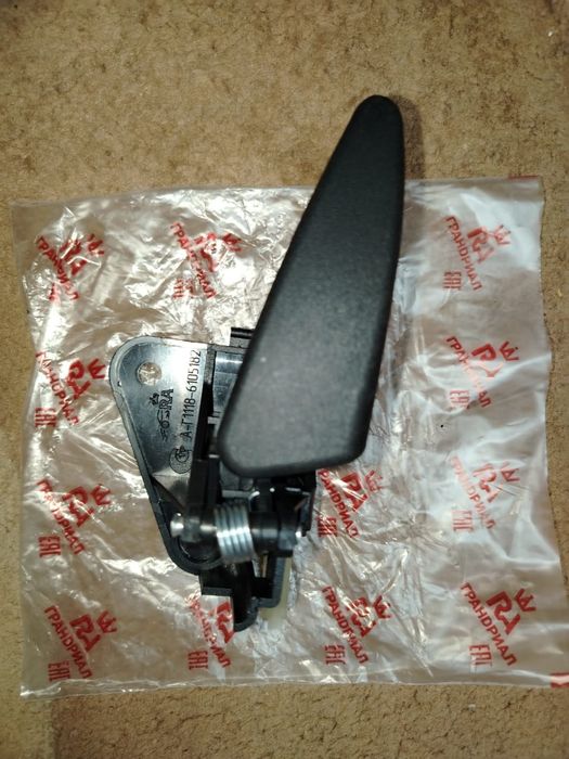 Продам ручку внутреннюю калина 1