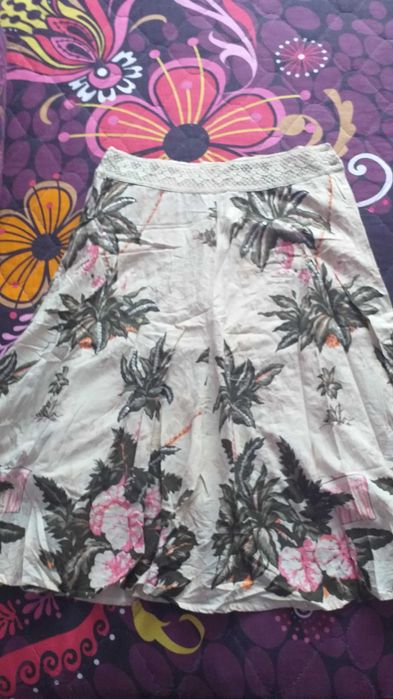 Дамска поли размер л-хл-всяка на цена 20лв.