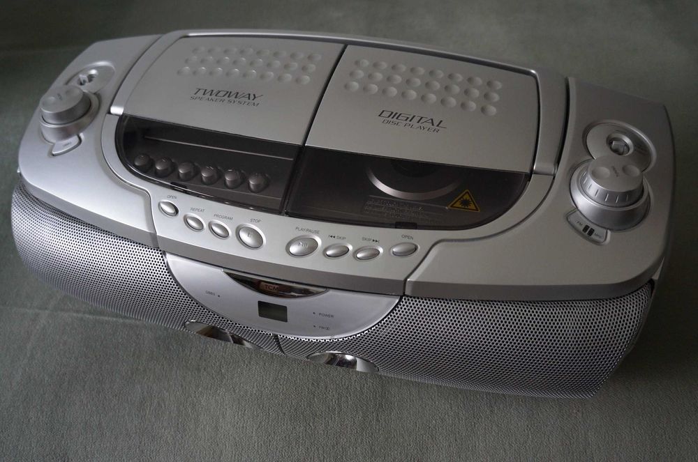 Radio-CD-Cass TCM cu baterii/alimentare priza