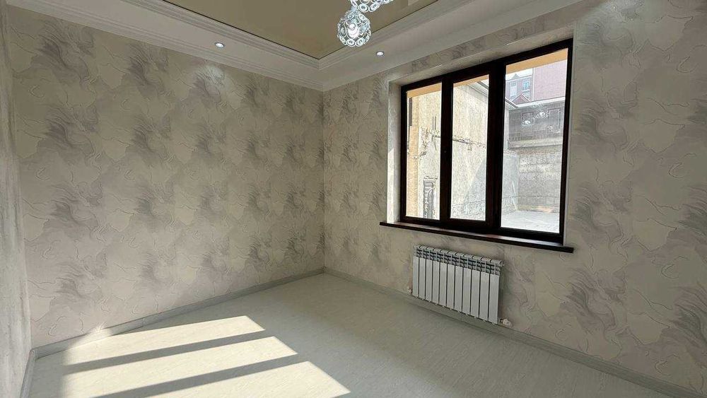 Шахар маркази Сафия 1 қаватда 4 хонали квартира сотилади.ID: 1531