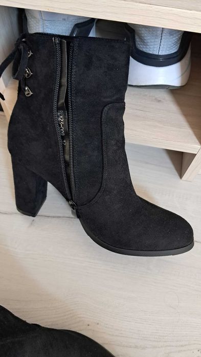 Дамски боти с дебел ток