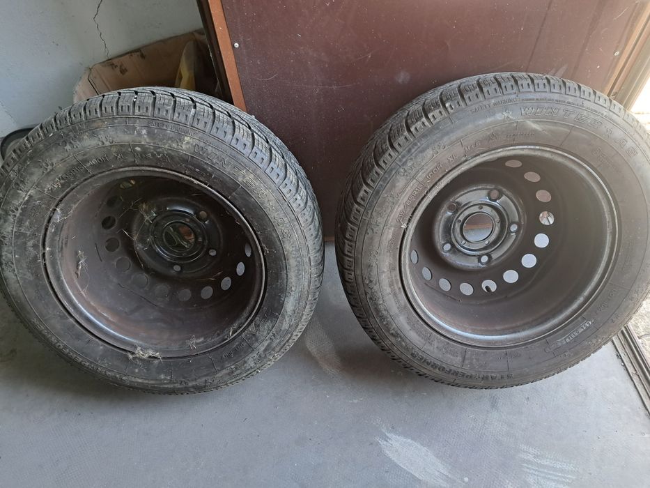 Jante pe 15 cu anvelope iarna ff bune Ford tranzit