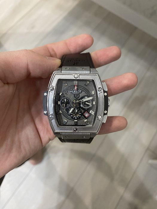 Продам часы Hublot в отличном состоянии.