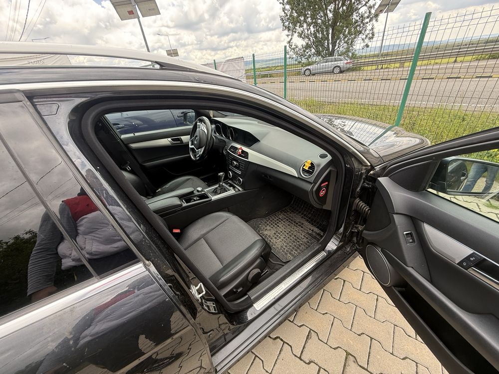 Dezmembrez c220 170cp manual tractiune spate w204facelift xenon