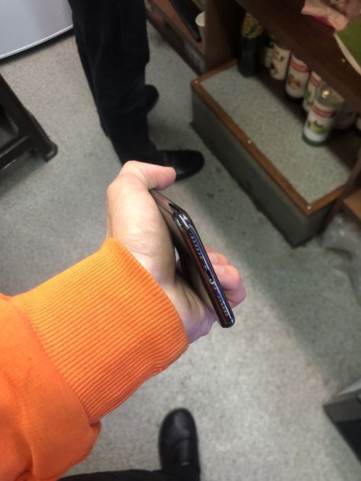 Iphone x srochna sotiladi