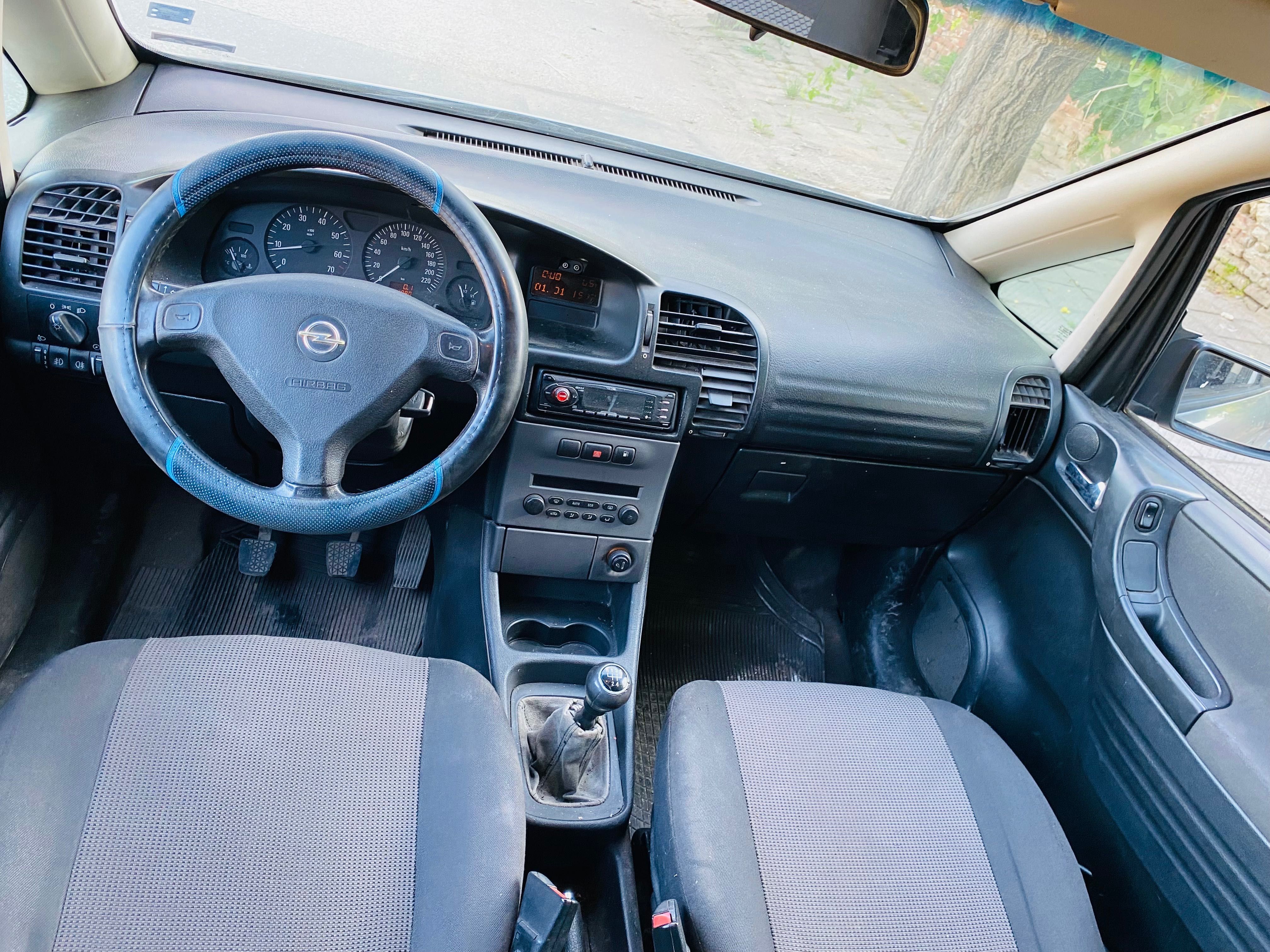 Opel zafira 1.6 Бензин перфектен мотор и скорости може да се пробват