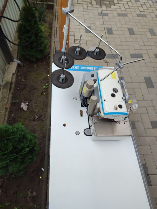 Masina de cusut /  surfilat : Jack/Model C4 , full automat