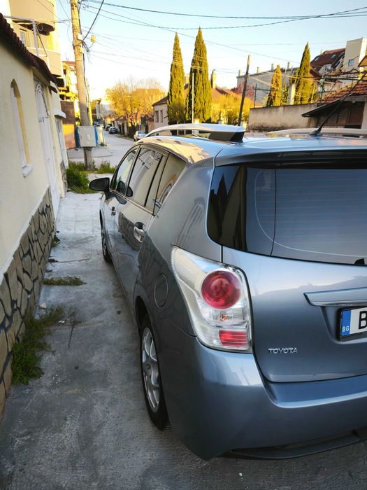 Продавам автомобил Тойота Версо 2.0