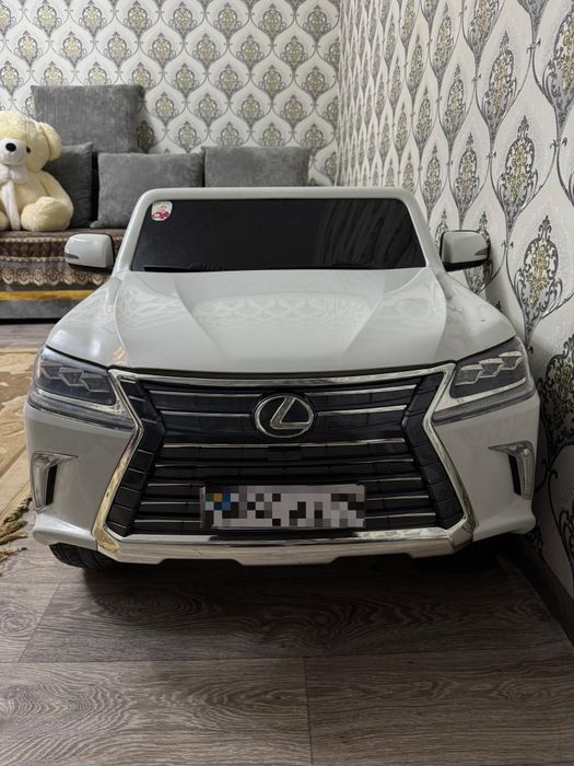 Продается большая машина на пульте управления