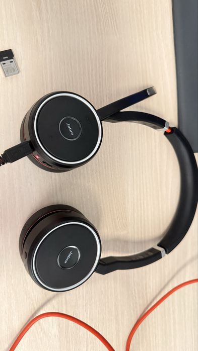 Jabra Evolve 75 aproape noi