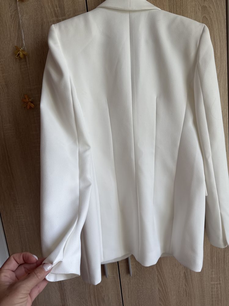 Сако Zara xs чисто бяло ново