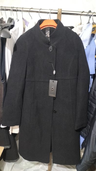 Продаётся пальто новые