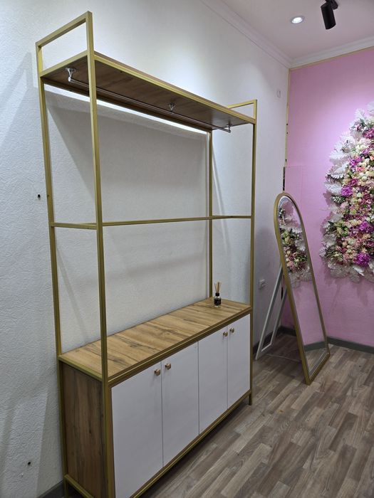 Ветрина для одежды. Хайтек.