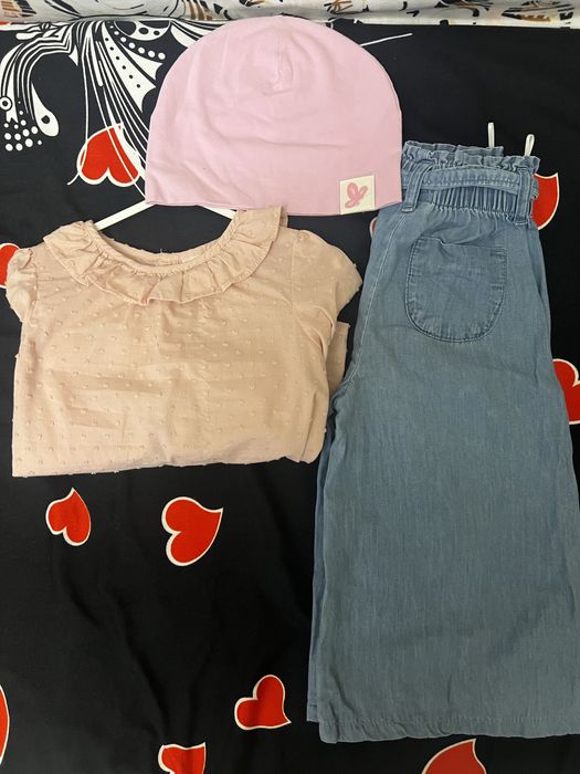 Blugi crac larg si bluza cadou o caciulita