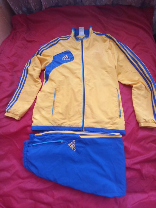 Продаю спортивную двойку адидас.