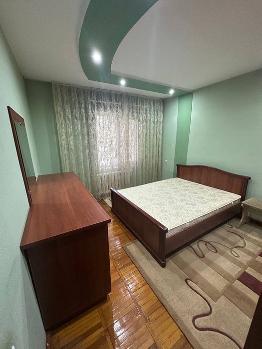 2-комнатная, у. Нукус (ориентир - посольство России)..