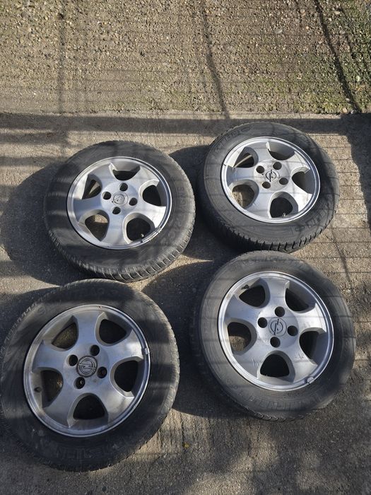 Vând jante pe 14 de opel!