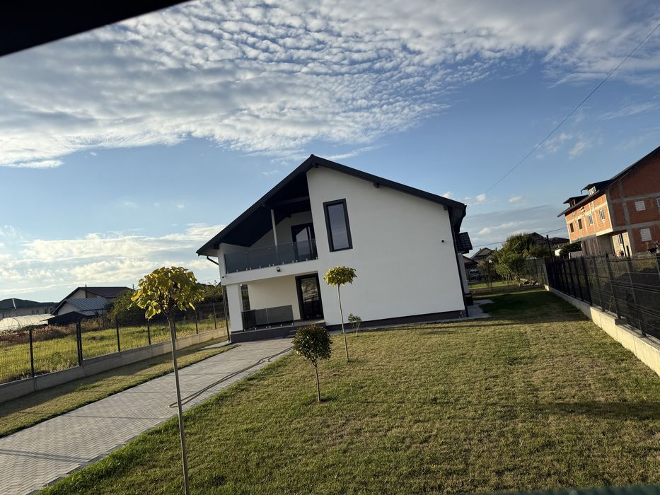 Vand casa platou targul saptamanal