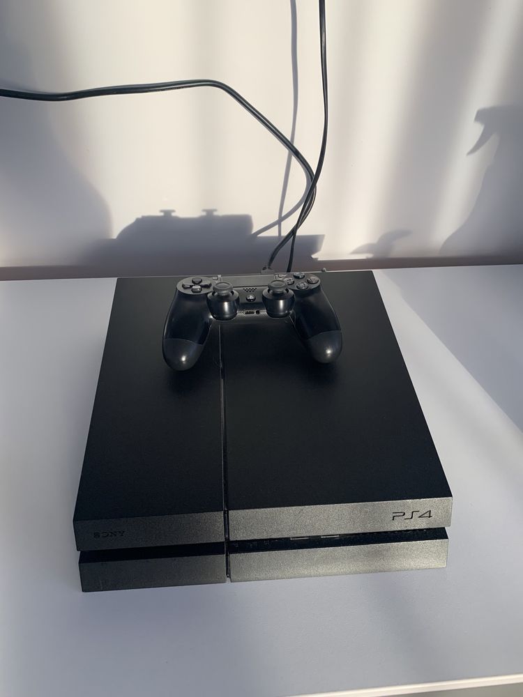 Vând PlayStation 4 FAT