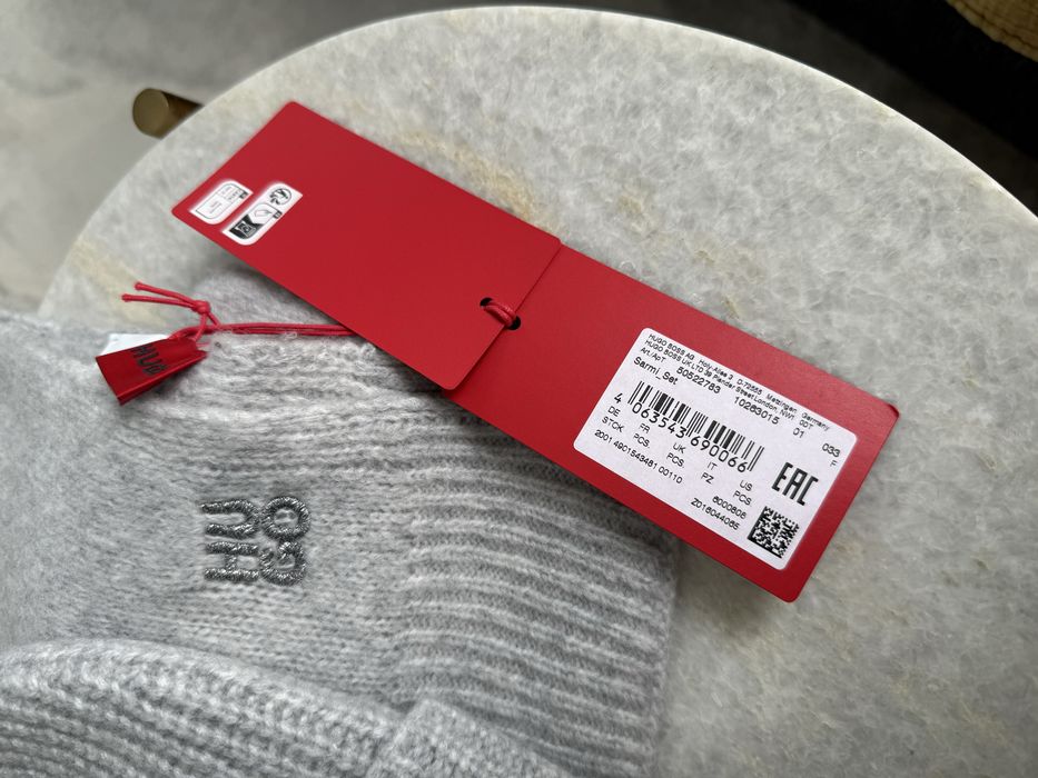 HUGO Red sarmi set fular si caciula dama gri one size noi originale