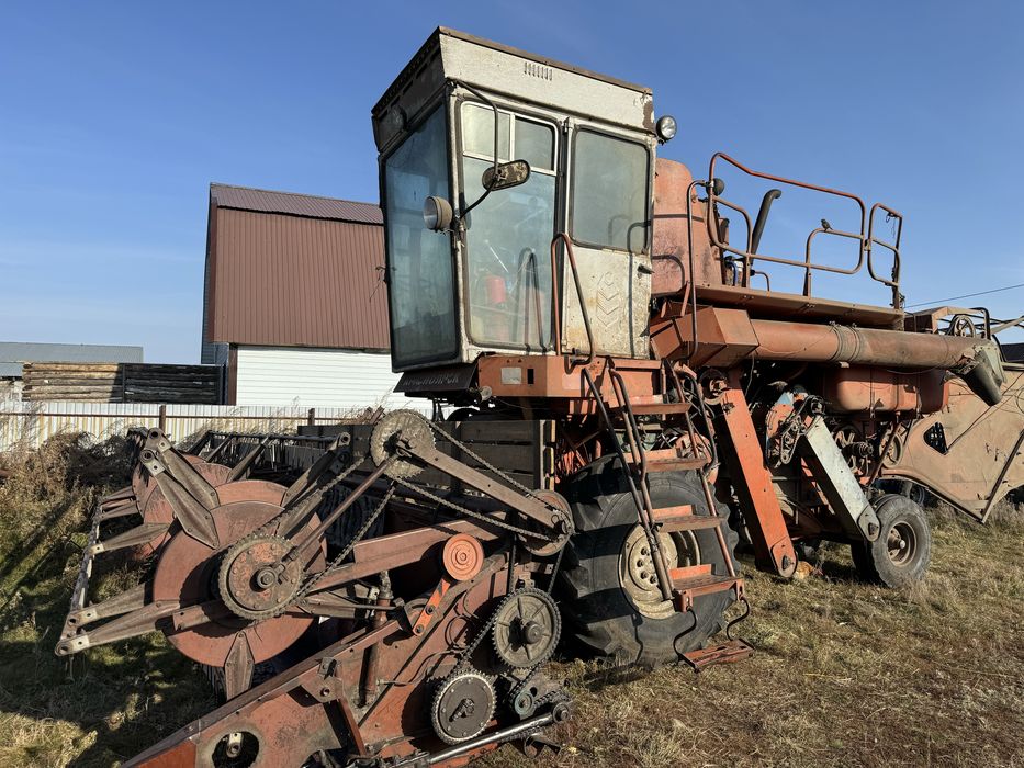 Продам комбаин Енисей 1200 в рабочем состоянии заводиться со стартера