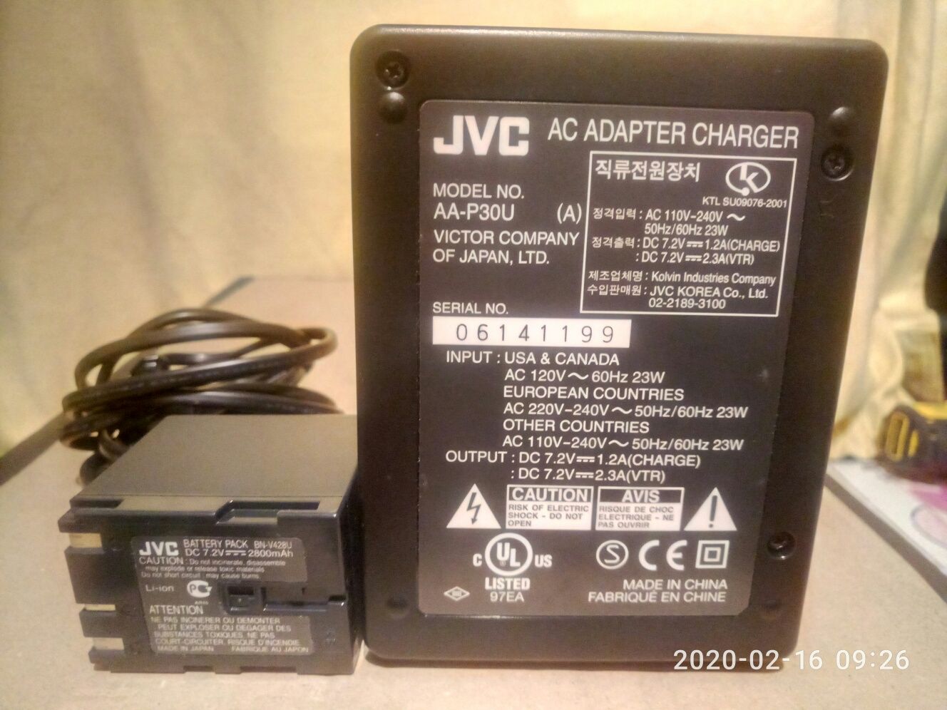 Продавам професионална HD DV камера JVS GY-HD111