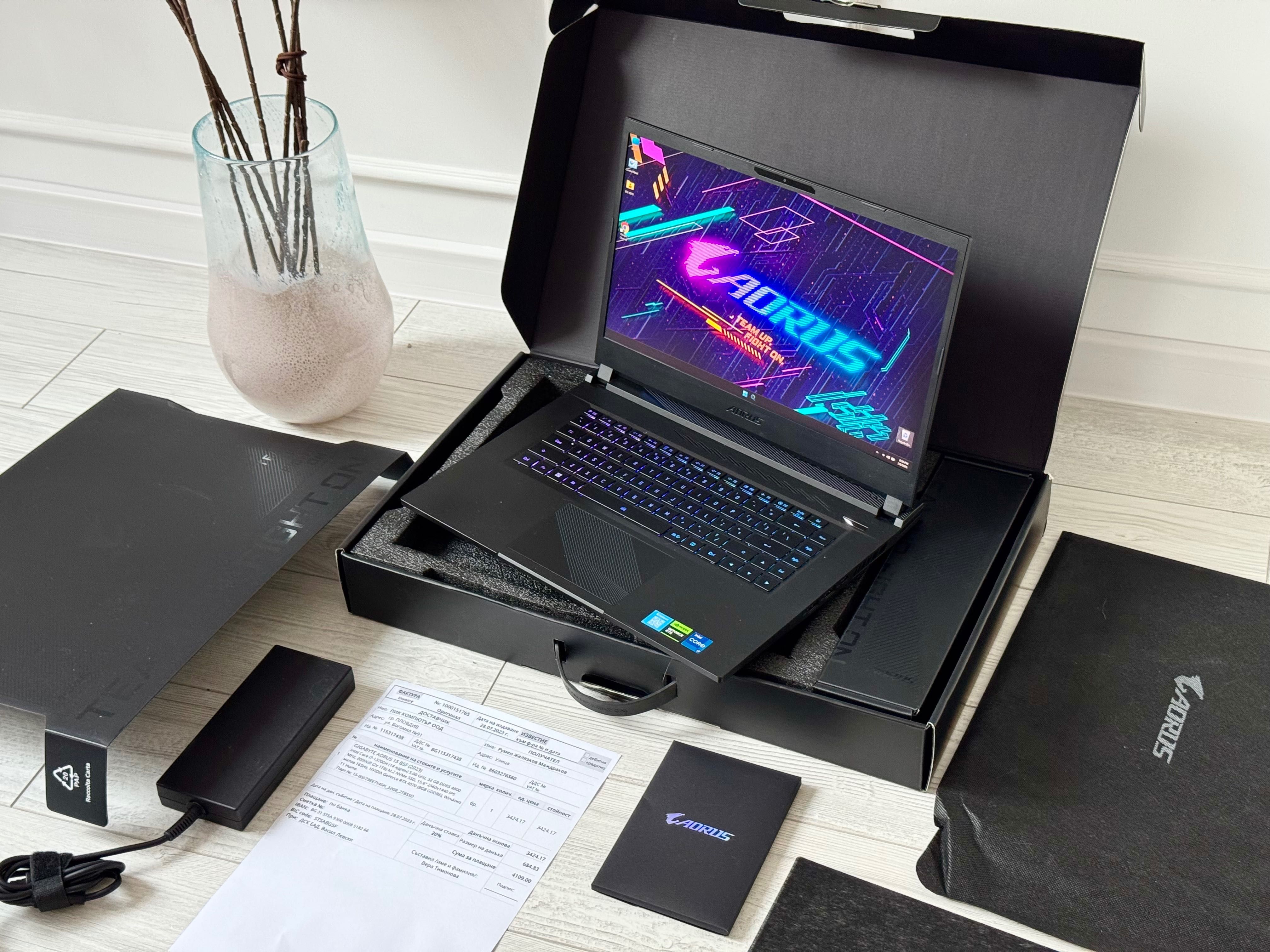 15.6 2K 165hz /RTX 4070 8GB /i7 13700H /32GB ram /1TB ssd/ Aorus RGB