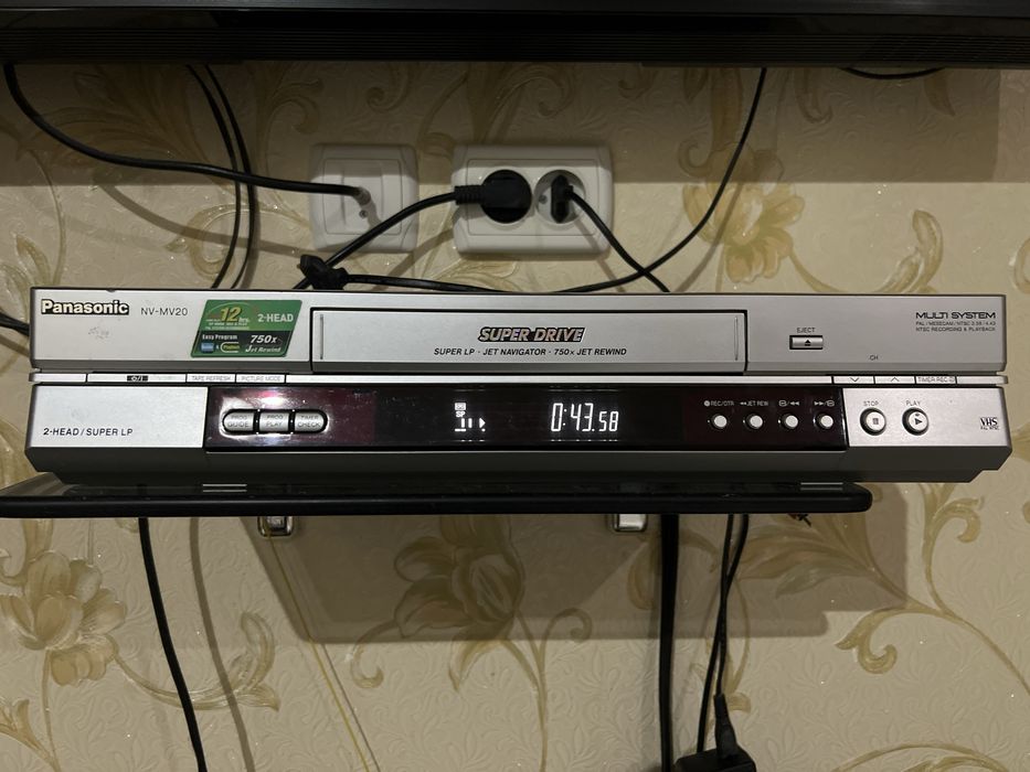 Видеомагнитофон Panasonic