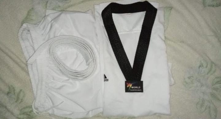 Продам кимано для таэквондо новое в хорошем состоянии