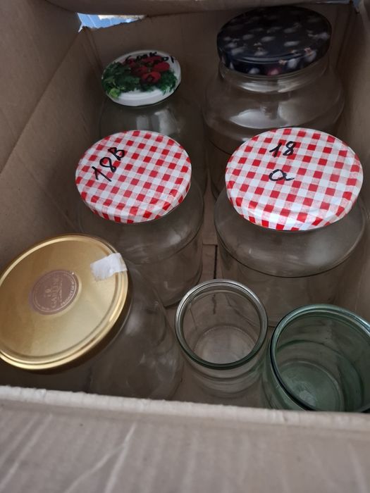 Стеклянные банки 2х и 3х литровые. Отдам бесплатно. Самовывоз