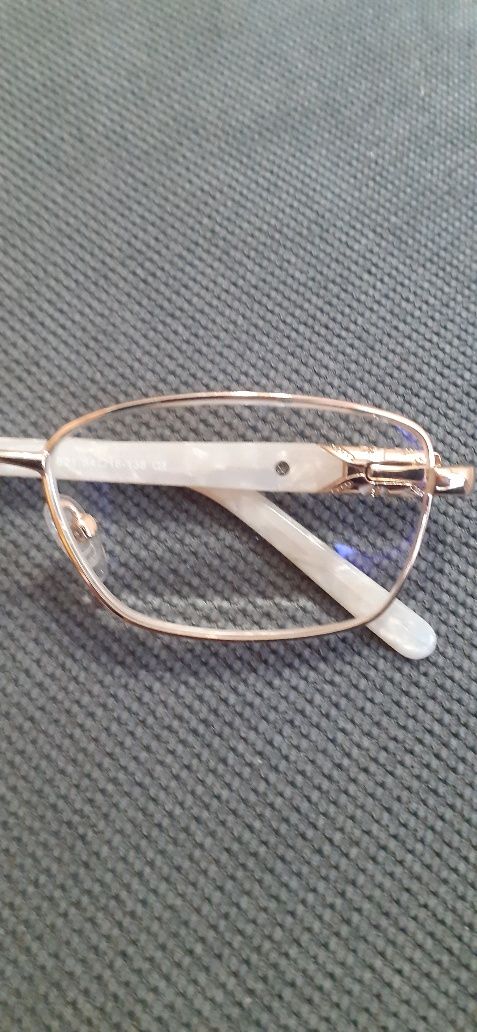 Диоптрични очила за близо