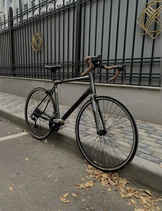 Шоссейный велосипед в хорошем состоянии