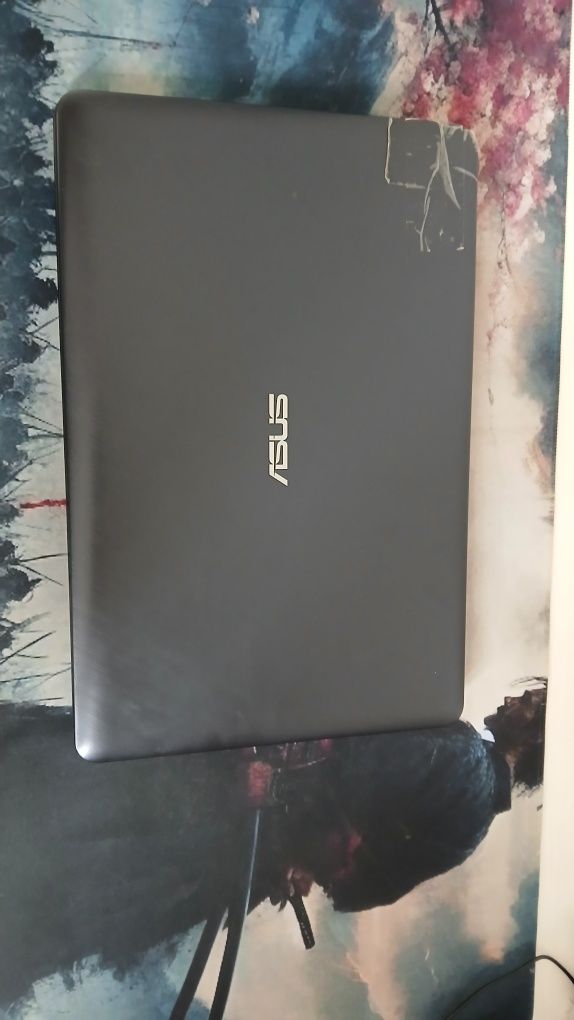 Noutbuk satiladi! Asus i3 8Gb operativka, 256Gb SSD, 1Tb Hard Disk