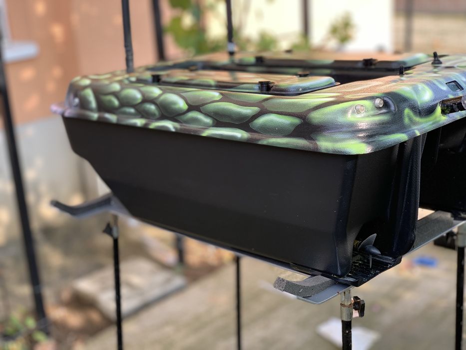 лодка за захранка Carp Madness XXL с GPS, автопилот и вграден сонар