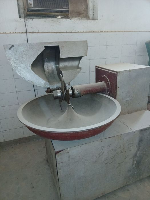 Калбаса ишлаб чикариш ускуналари  сотилади.